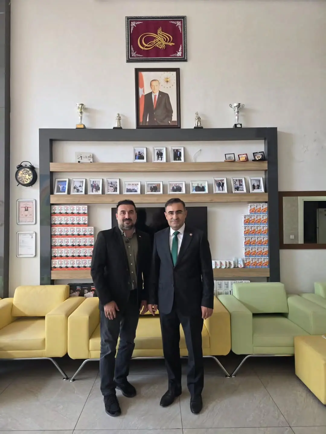 Ak Parti Afyonkarahisar Milletvekili Hasan Arslan, Çocuk Sağlığı ve Hastalıkları Uzmanı Uzm. Dr. Özgür Kavak'ı Ziyaret Etti