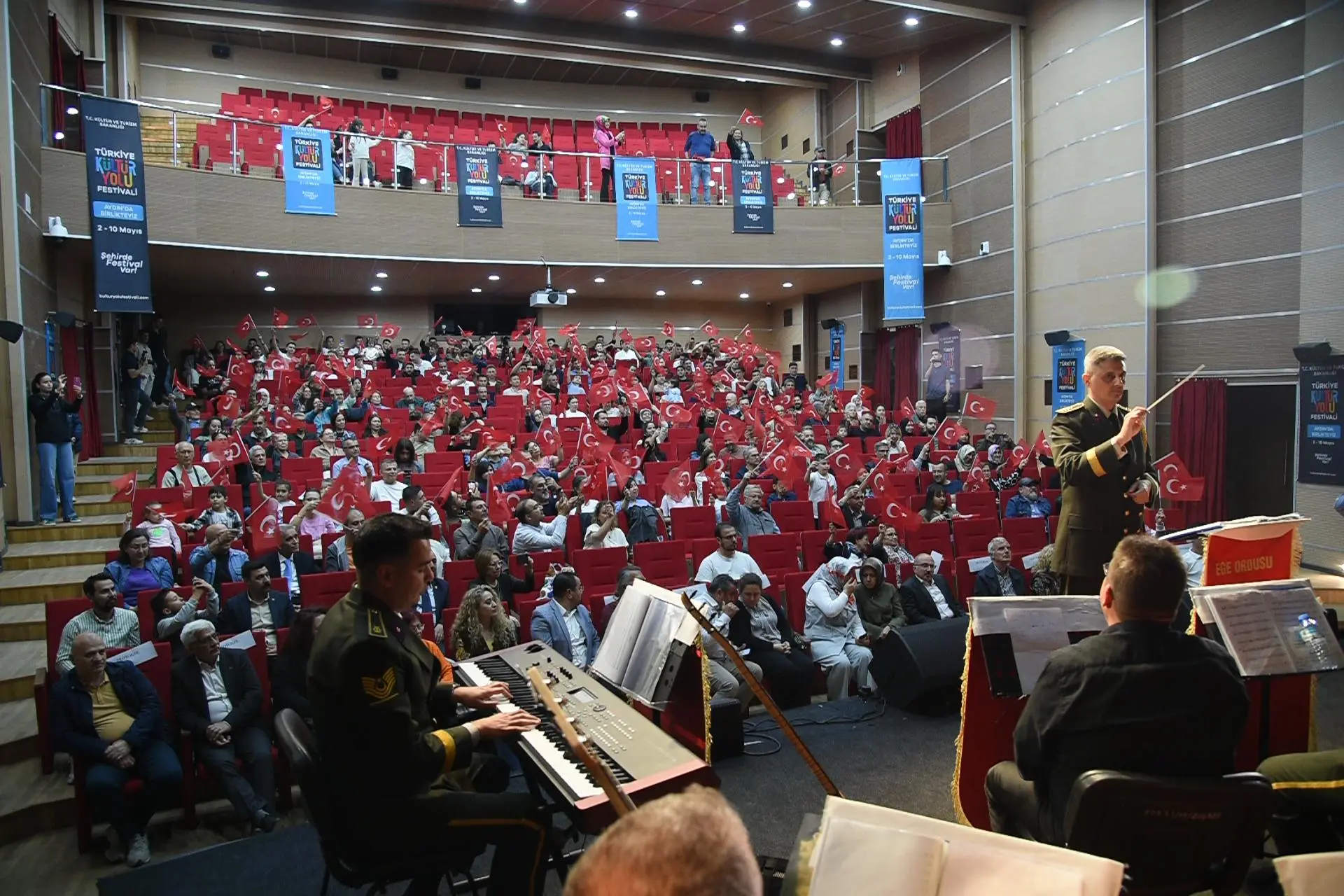 Ege Ordu Bandosu, Kültür Yolu Festivali'nde konser verdi