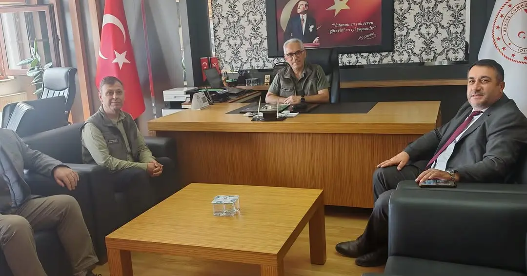 Kayıhan Belediye Başkanı Mustafa Demiray, Doğa Koruma ve Milli Parklar Bölge Müdürü Kemal Can'ı Ziyaret Etti