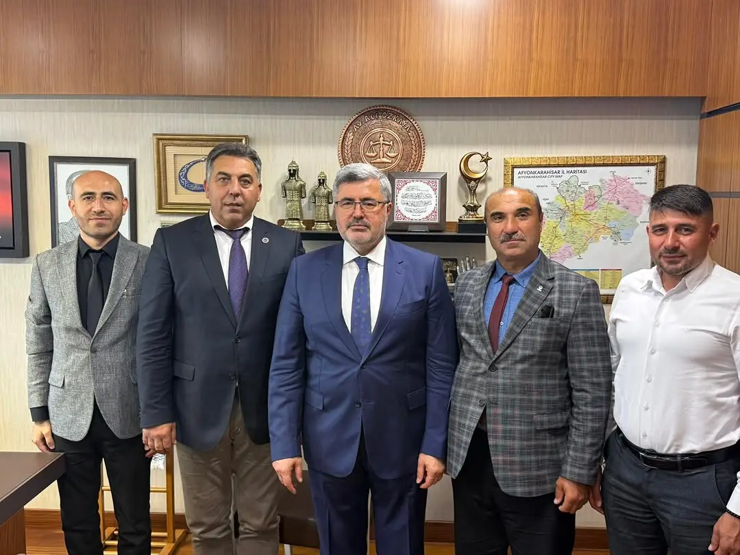 AK Parti Çay İlçe Başkanı Coşkun Sarıpınar ve Pazarağaç Belediye Başkanı Şevki Kara Gazi Meclisinde Misafir Edildi