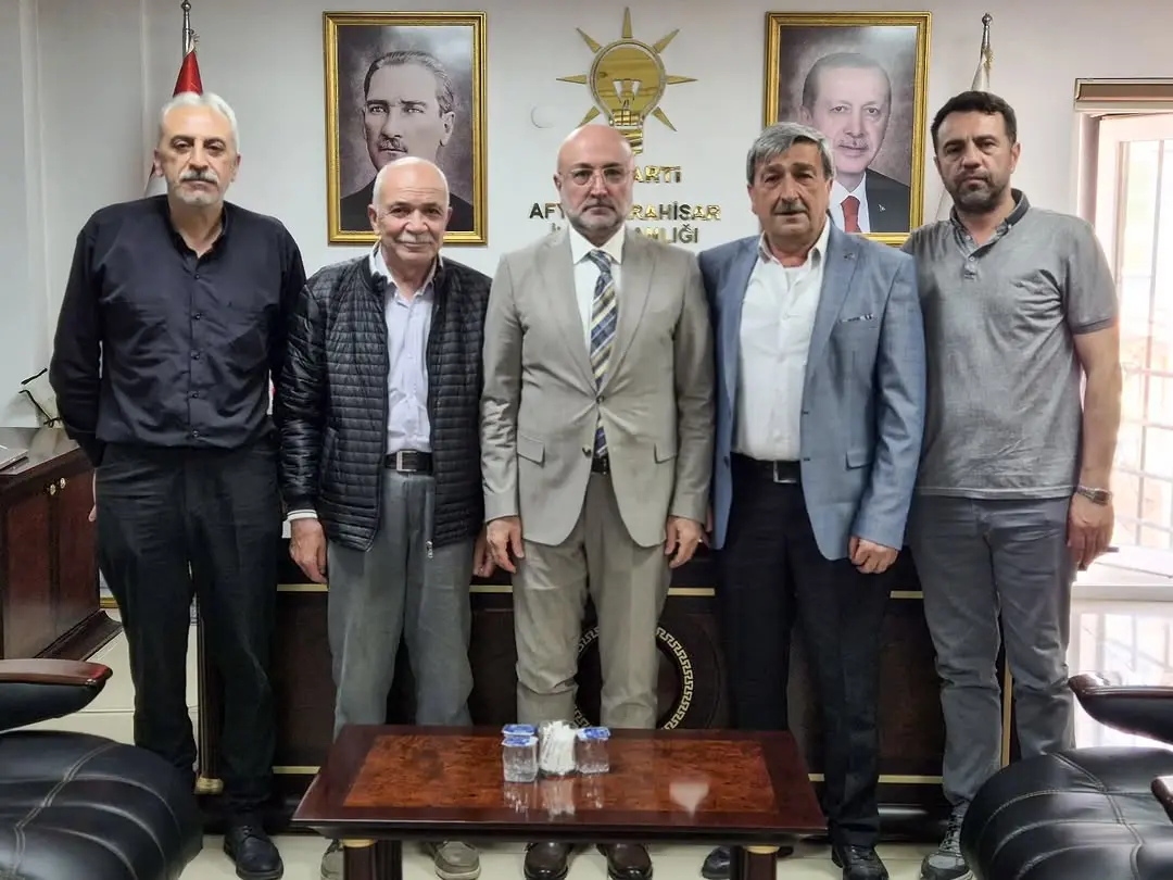 AK Parti Afyonkarahisar İl Başkanlığı Giyimciler Odası Başkanı ve Yönetimini Ağırladı