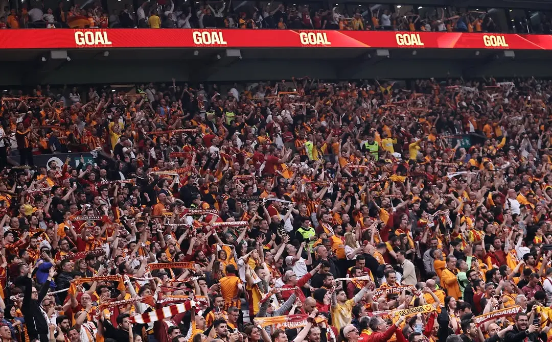 Şampiyon Galatasaray Ailesine Günaydın Mesajı