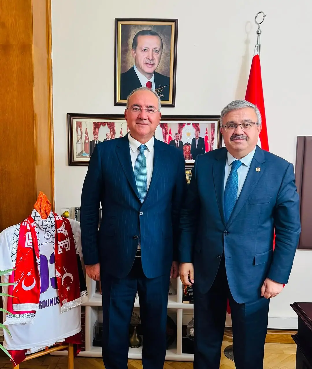 Ak Parti Milletvekili İbrahim Yurdunuseven İscehisar Mermerciler Derneği Başkanı Remzi Özcan'ı TBMM'de Ağırladı