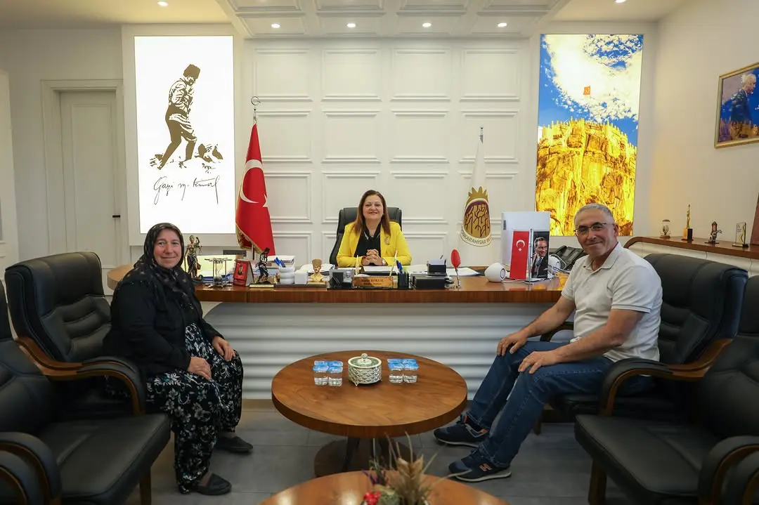 Afyonkarahisar Belediye Başkanı Burcu Köksal, Dinar Tatarlı Beldesi'nden Raşit ve Emine Karadeniz'i Ağırladı