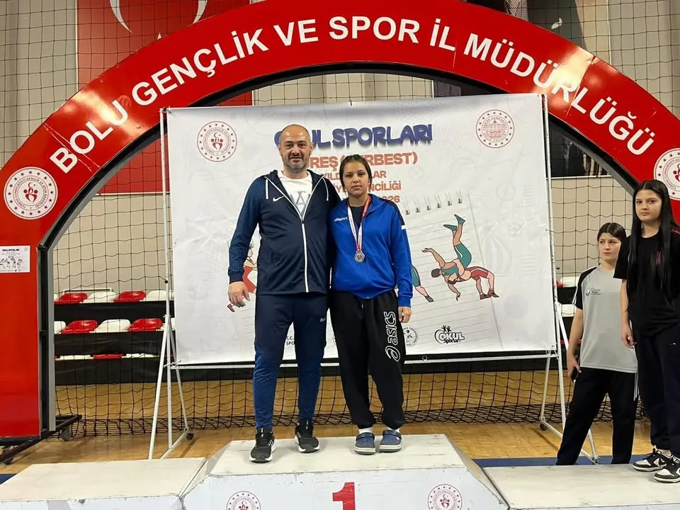 Afyonkarahisarlı Güreşçi Irmak Elekçi Türkiye İkincisi Oldu