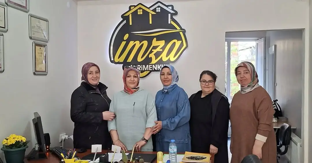 AK Parti Afyonkarahisar İl Kadın Kolları Esnaf Ziyareti Gerçekleştirdi